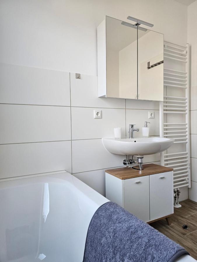 Schoene Grosse Ferienwohnung 79M2 Und 2 Baeder, Zentrumnah, 2Og Érfurt Exterior foto