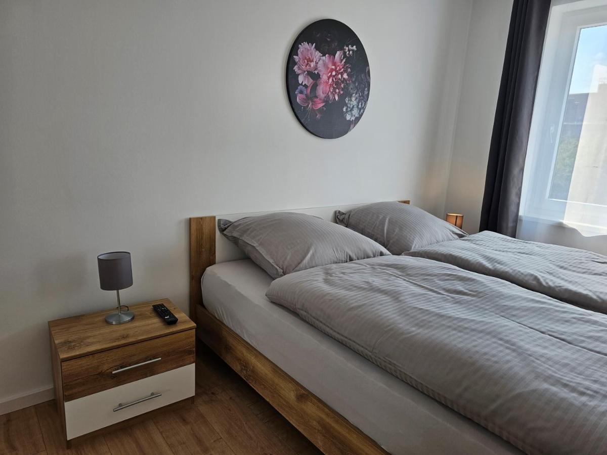 Schoene Grosse Ferienwohnung 79M2 Und 2 Baeder, Zentrumnah, 2Og Érfurt Exterior foto