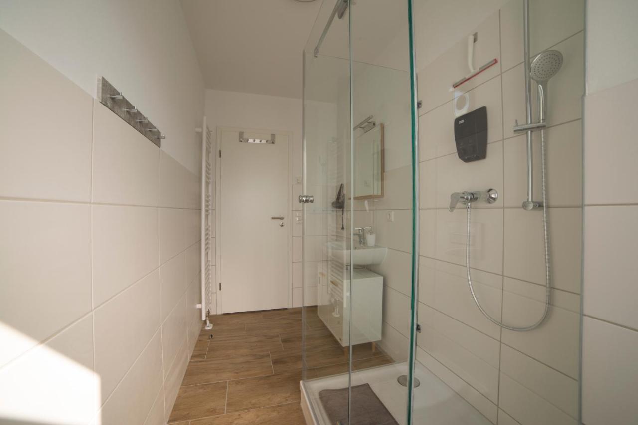 Schoene Grosse Ferienwohnung 79M2 Und 2 Baeder, Zentrumnah, 2Og Érfurt Exterior foto