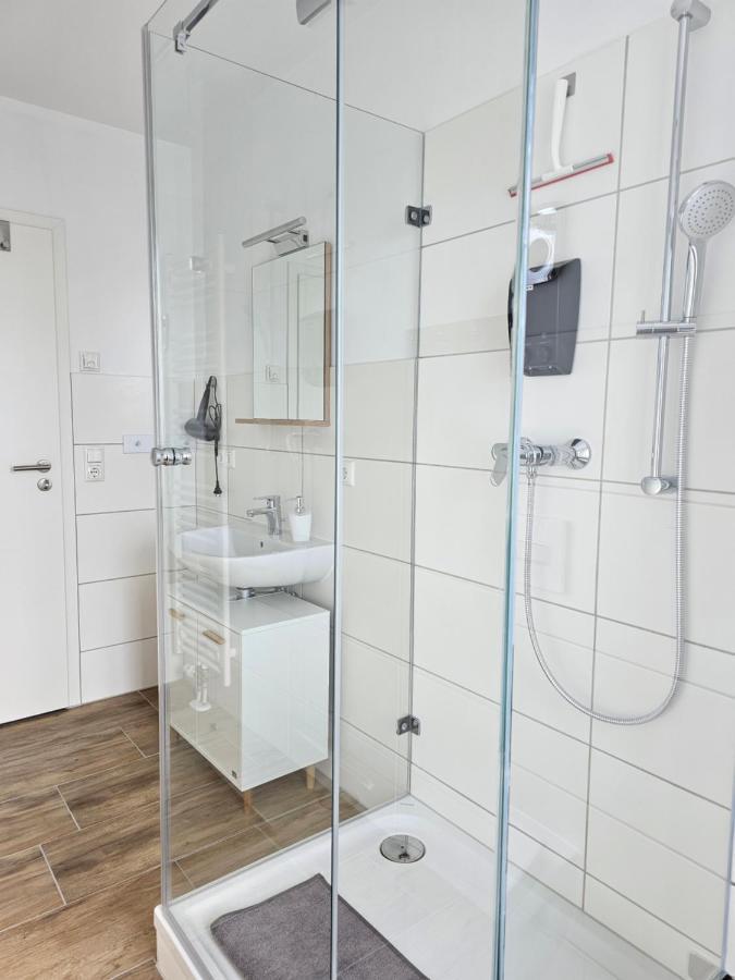 Schoene Grosse Ferienwohnung 79M2 Und 2 Baeder, Zentrumnah, 2Og Érfurt Exterior foto