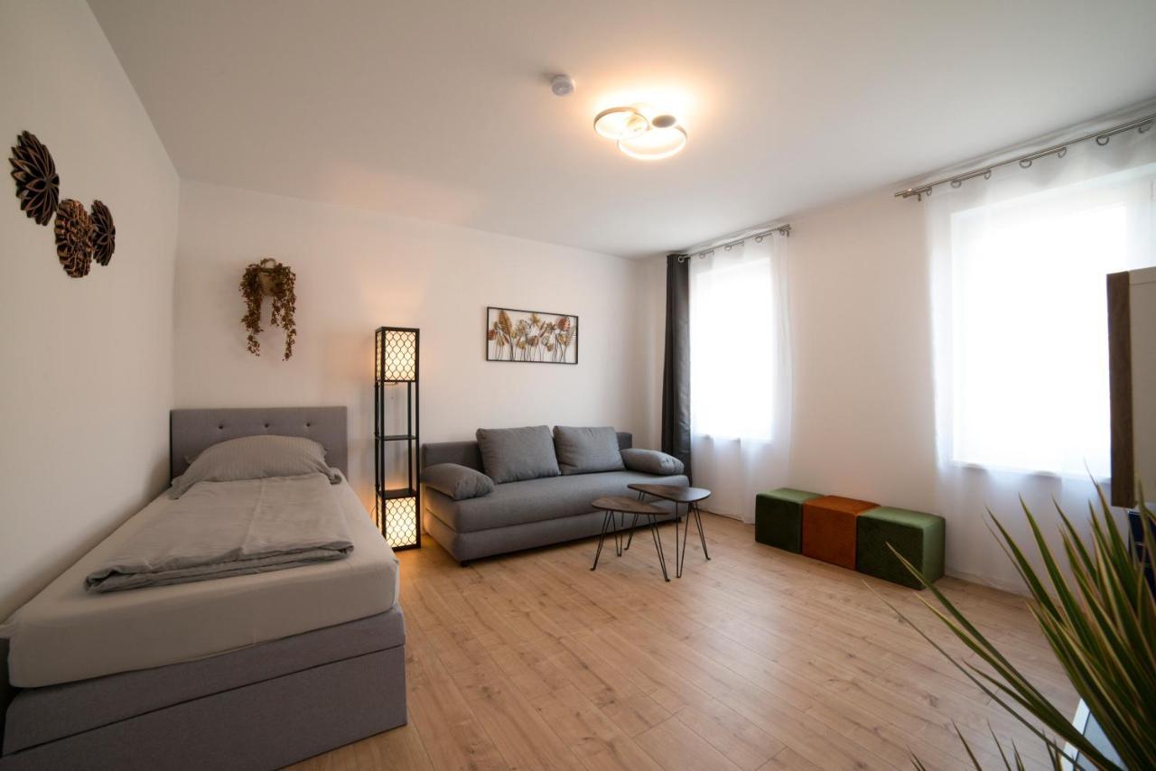 Schoene Grosse Ferienwohnung 79M2 Und 2 Baeder, Zentrumnah, 2Og Érfurt Exterior foto