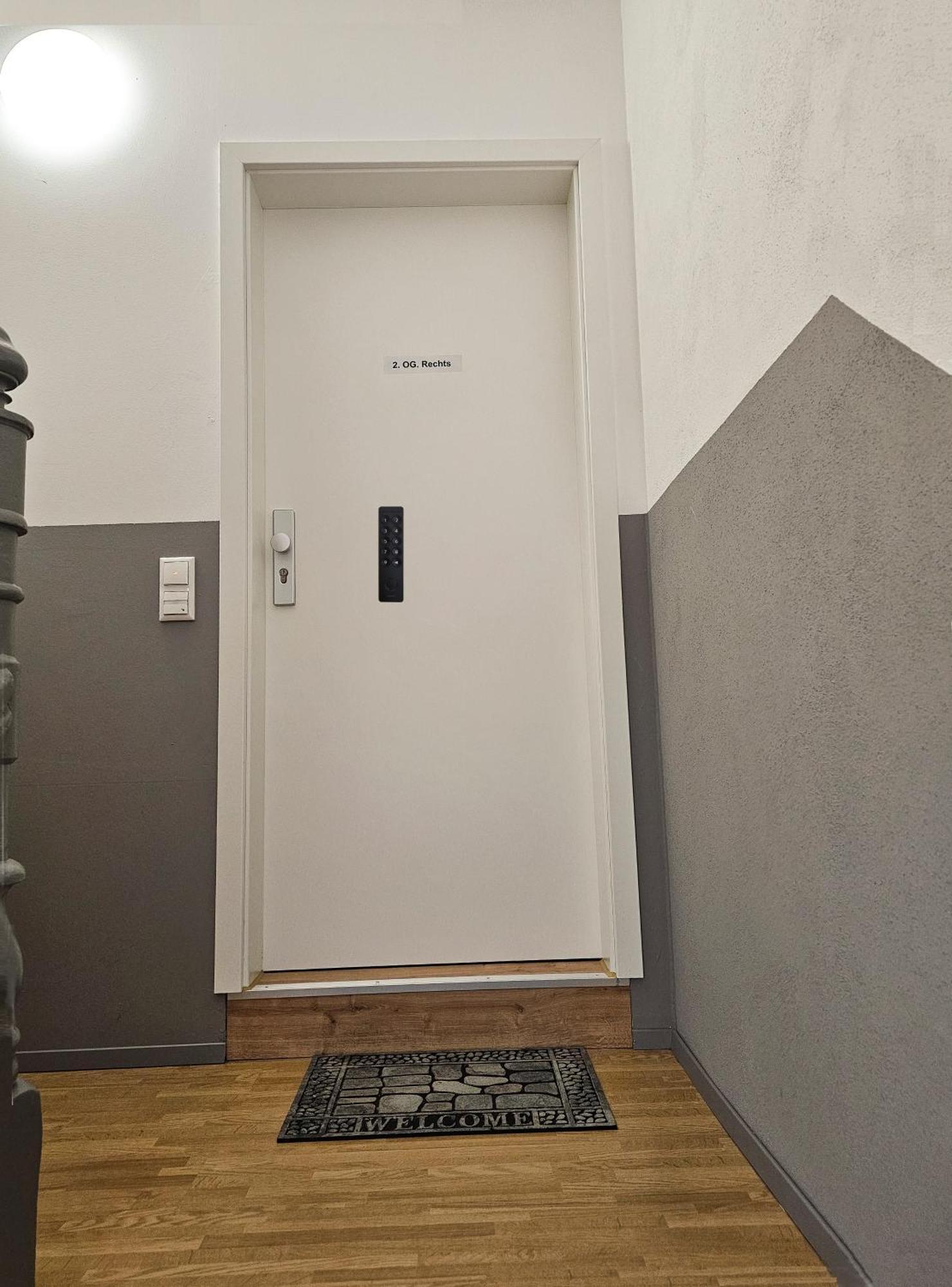 Schoene Grosse Ferienwohnung 79M2 Und 2 Baeder, Zentrumnah, 2Og Érfurt Exterior foto